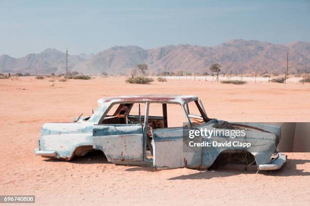 abandoned car on at a garage service station in solitaire, namibia - abandoned car - fotografias e filmes do acervo