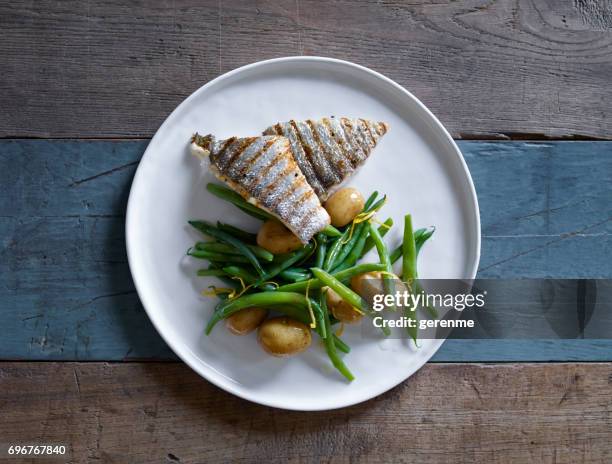 vis schotel - makreel stockfoto's en -beelden
