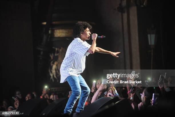 Prince The Rapper 58 Ji The Prince Of Ny Stock Photos, High-Res Pictures, and Images ...