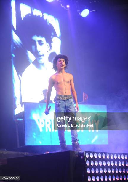 Temu Prince Rapper 58 Ji The Prince Of Ny Stock Photos, High-Res Pictures, and Images ...