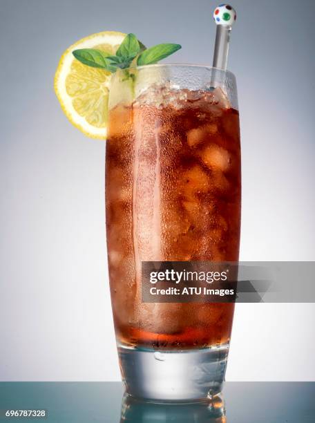 iced tea glass - ghiaccio tritato foto e immagini stock