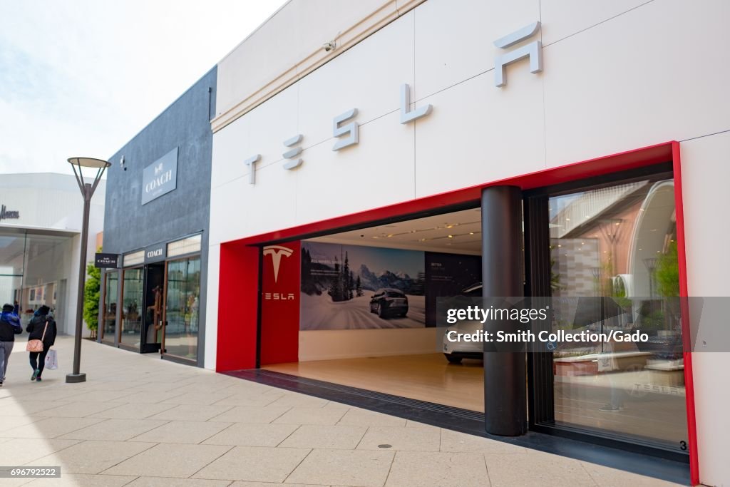 Store for automaker Tesla Motors at the Stanford Shopping Center, an  News Photo - Getty Images