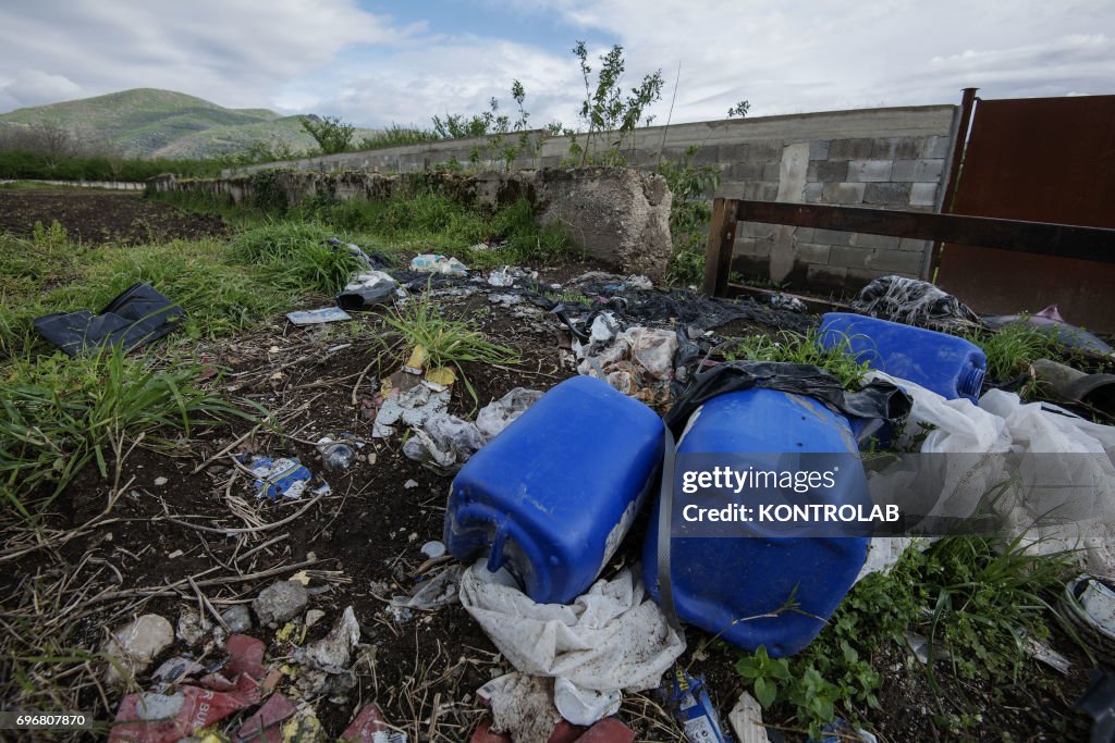 A lot of garbage abandoned around Naples and Caserta...