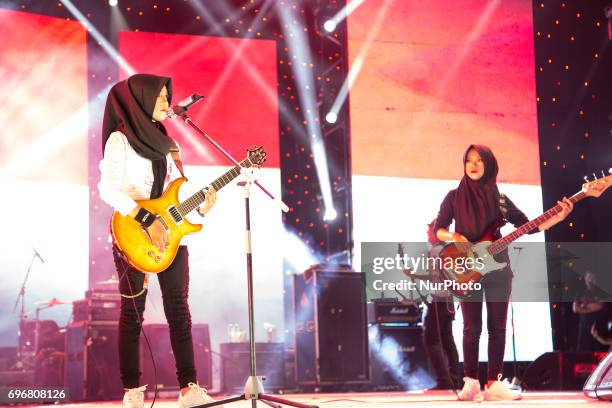 Group Band VOB with personel : Guitaris and vocal: Firda Kurnia, Bass: Widi Rahmawati, Drum: Euis Siti Aisyah perform with Known Punk Indonesian band...