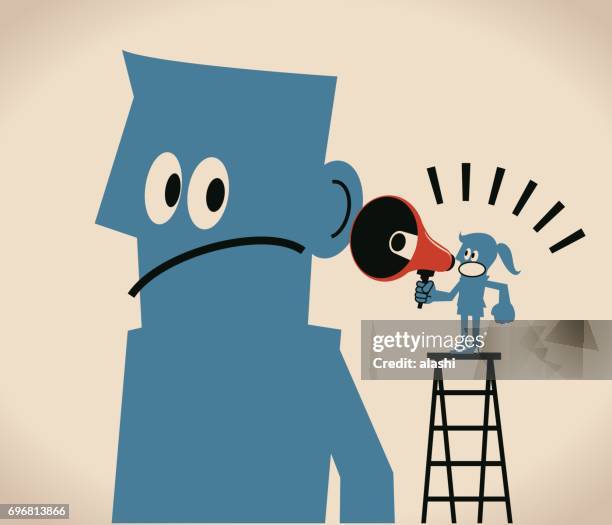 illustrazioni stock, clip art, cartoni animati e icone di tendenza di comunicazioni tra uomo e donna, imprenditrice in scaletta con megafono (bullhorn) che parla (parlando, rimproverando) a un uomo - lamentarsi