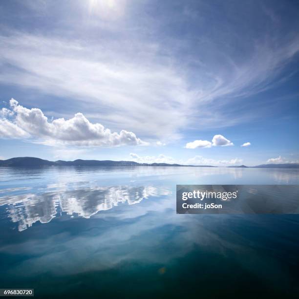 lake titicaca - cirrus ストックフォトと画像