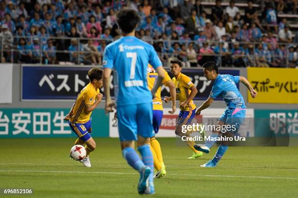 Riki Harakawa of Sagan Tosu scores the opening goal during the J.League J1 match between Sagan Tosu and Vegalta Sendai at Best Amenity Stadium on...