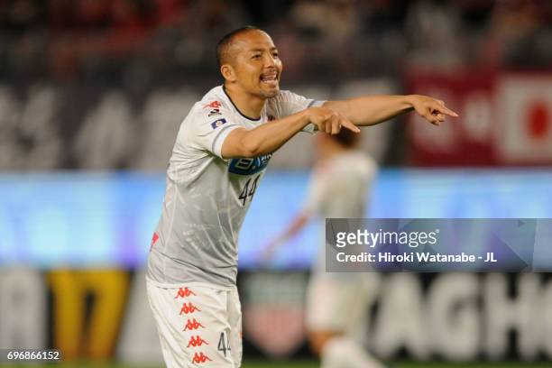 Shinji Ono of Consadole Sapporo instructs his team mates during the J.League J1 match between Kashima Antlers and Consadole Sapporo at Kashima Soccer...