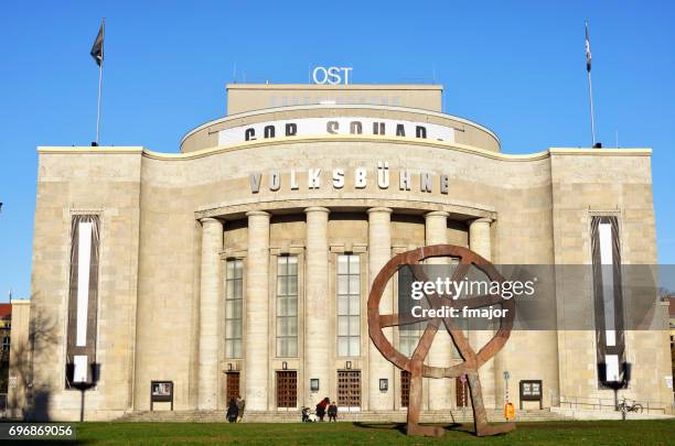 volksbühne, berlín - historical geopolitical location fotografías e imágenes de stock