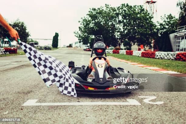 go-karts, família - corrida de cart - fotografias e filmes do acervo