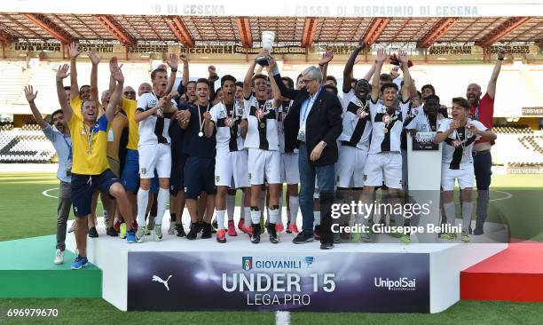 Players of Parma Calcio celebrate the victory after the U15 Lega Pro Final match between US Cremonese and Parma Calcio on June 17, 2017 in Cesena,...