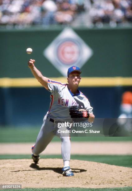 David Cone of the New York Mets pitches against the San Diego Padres at Jack Murphy Stadium circa 1987 in San Diego,California.