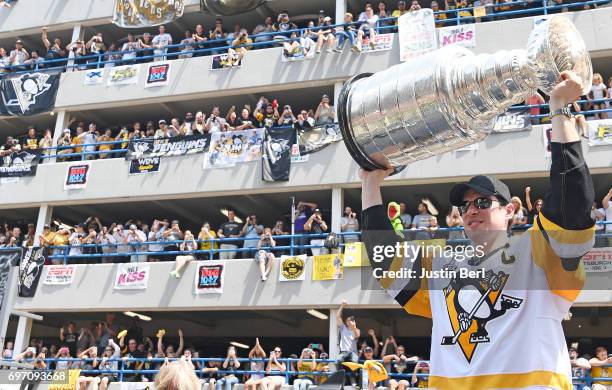 Sidney Crosby of the Pittsburgh Penguins hoists the Stanley Cup during the Victory Parade and Rally on June 14, 2017 in Pittsburgh, Pennsylvania.