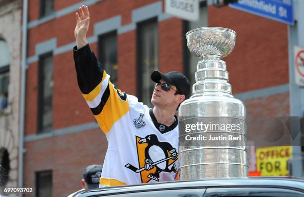 Sidney Crosby of the Pittsburgh Penguins waves to the crowd during the Victory Parade and Rally on June 14, 2017 in Pittsburgh, Pennsylvania.