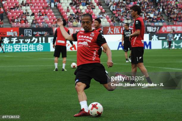 Shinji Ono of Consadole Sapporo warms up prior to the J.League J1 match between Kashima Antlers and Consadole Sapporo at Kashima Soccer Stadium on...