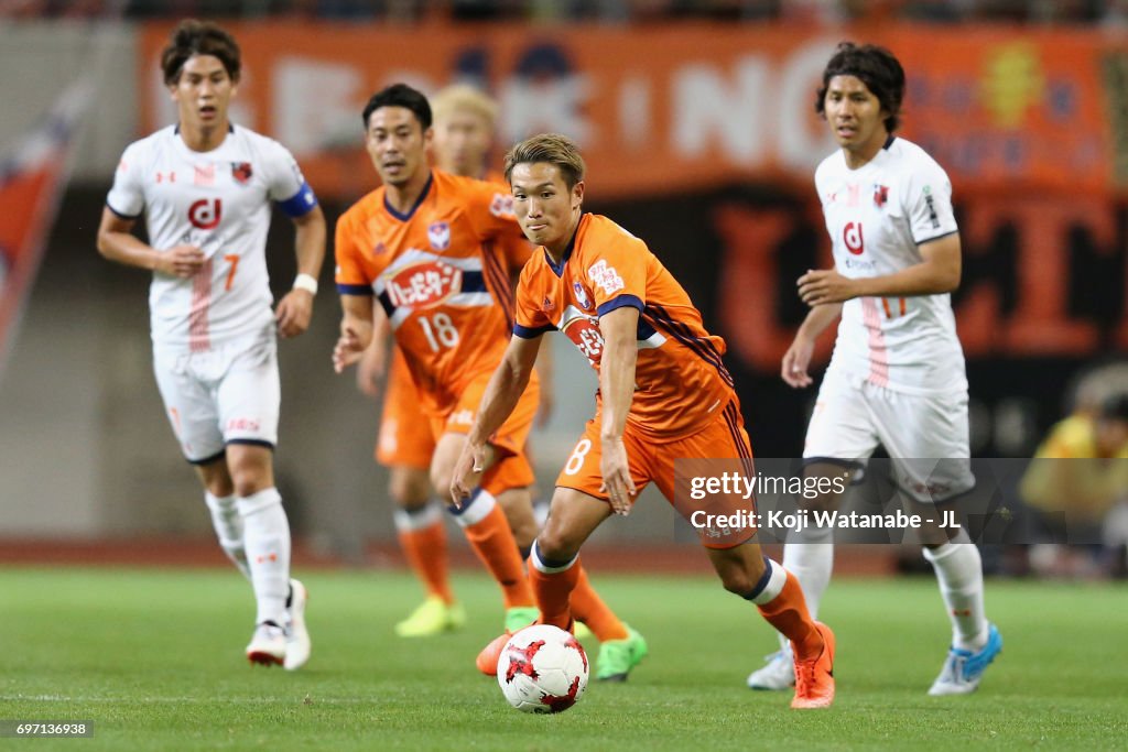 Albirex Niigata v Omiya Ardija - J.League J1