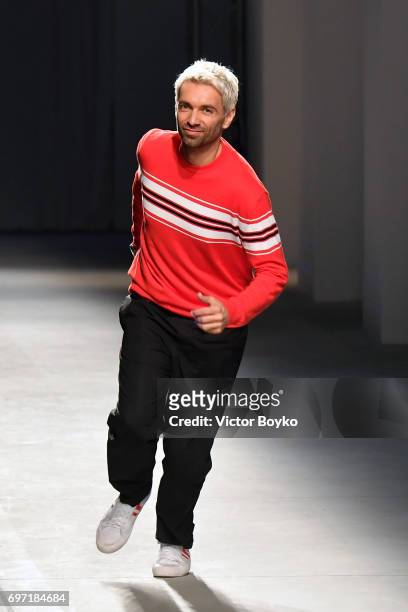Fashion designer Massimo Giorgetti acknowledges the applause of the audience at the MSGM show during Milan Men's Fashion Week Spring/Summer 2018 on...