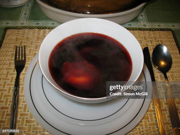 clear beetroot soup (borscht) with dumplings (pierogi) - borschtsch stock-fotos und bilder