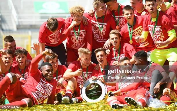 The team of FC Bayern Muenchen celebrates winning the B Juniors German Championship Final against SV Werder Bremen at Stadion an der Gruenwalder...