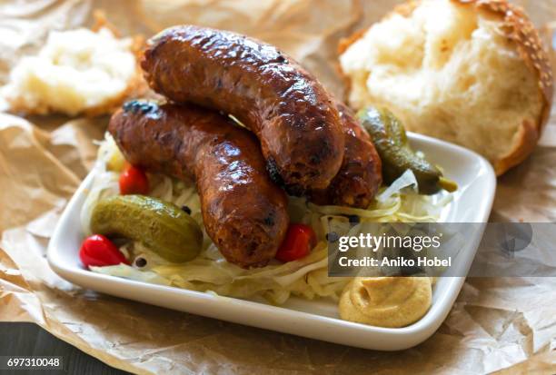 cooked sausages - duitse gerechten stockfoto's en -beelden