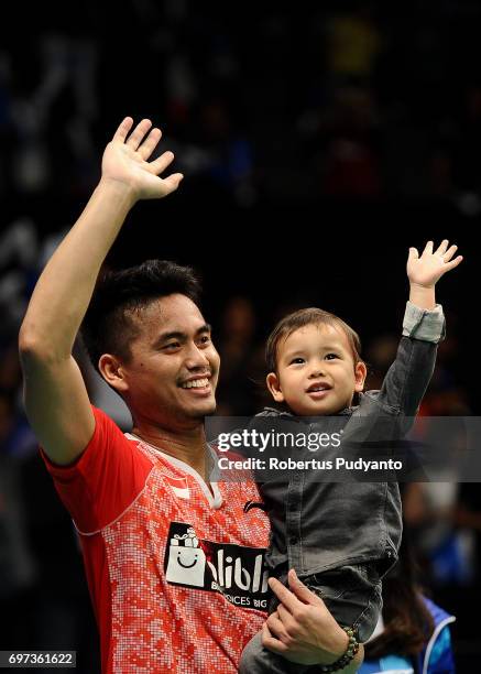 Tontowi Ahmad and his son greets the fans after beating Zheng Siwei and Chen Qingchen of China during Mixed Double Final match of the BCA Indonesia...