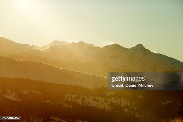 mountain peak int he colorado rockies at sunset - vail colorado stock-fotos und bilder