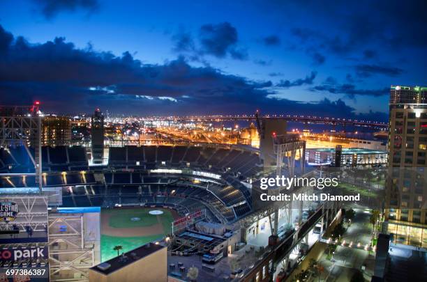 petco park in san diego - baseball stadium photos et images de collection