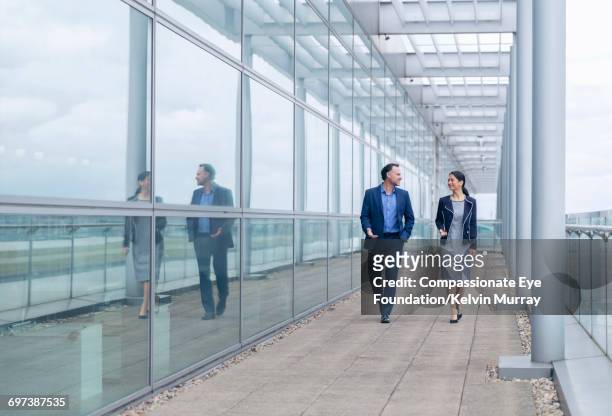 business people talking on balcony - mann anzug gebäude objekt draussen stock-fotos und bilder