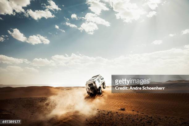 overland travel - horizon over land stock pictures, royalty-free photos & images