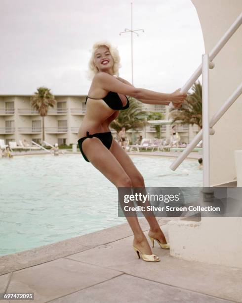 American actress Jayne Mansfield poses by a swimming pool, circa 1960.