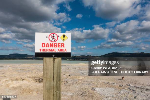 sign at lake rotorua thermal area, new zealand - rotorua see stock-fotos und bilder