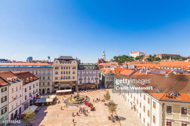 slovakia, bratislava, view to main place with maximilan fountain at the old town from above - bratislava stockfoto's en -beelden