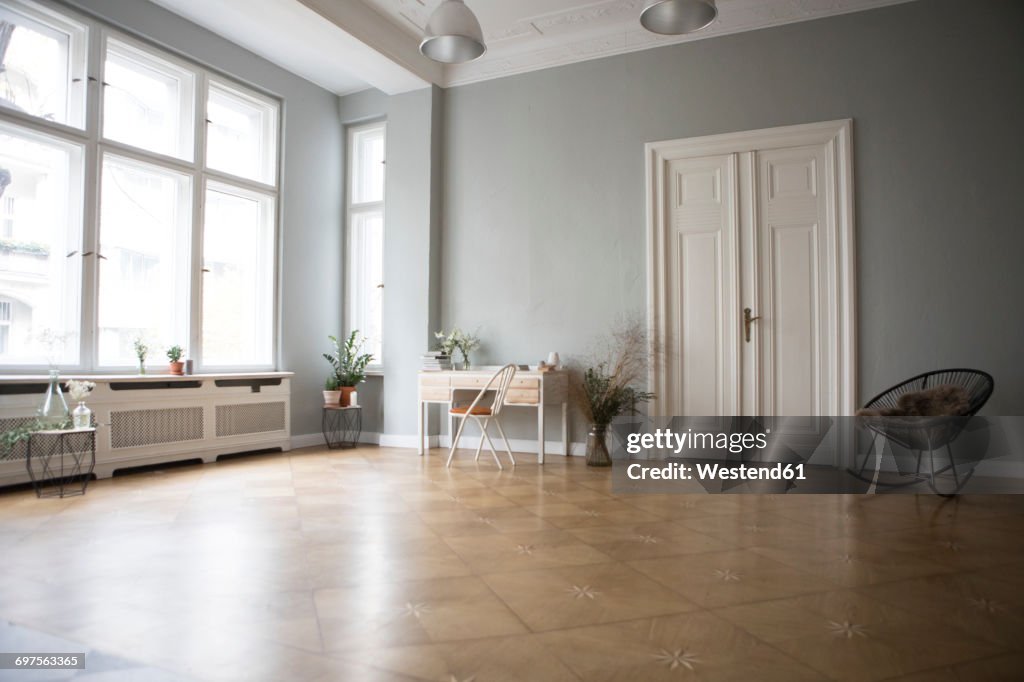 Spacious living room