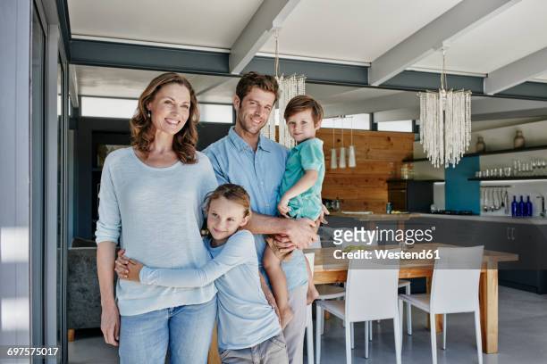 happy family at home - mom children standing no father stock-fotos und bilder