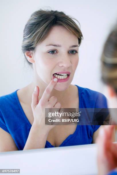 woman with a toothache - gingivitis stock pictures, royalty-free photos & images