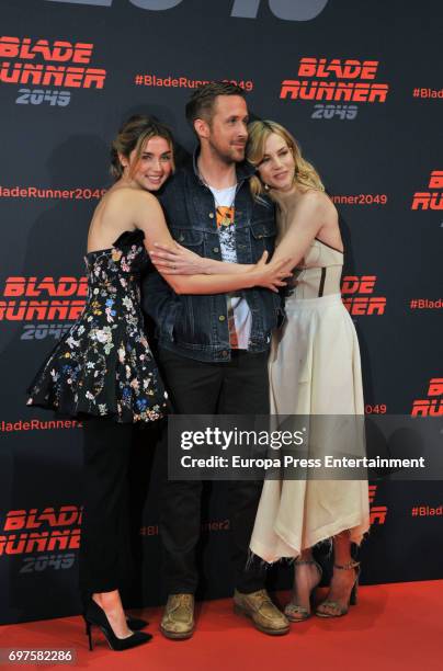 Ana de Armas, Ryan Gosling and Sylvia Hoeks attend 'Blade Runner 2049' photocall during at Arts Hotel on June 19, 2017 in Barcelona, Spain.