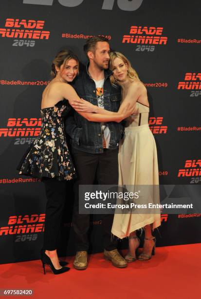 Ana de Armas, Ryan Gosling and Sylvia Hoeks attend 'Blade Runner 2049' photocall during at Arts Hotel on June 19, 2017 in Barcelona, Spain.