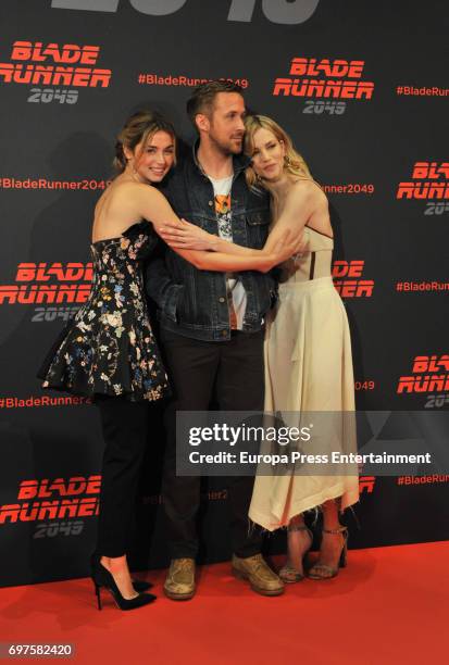 Ana de Armas, Ryan Gosling and Sylvia Hoeks attend 'Blade Runner 2049' photocall during at Arts Hotel on June 19, 2017 in Barcelona, Spain.