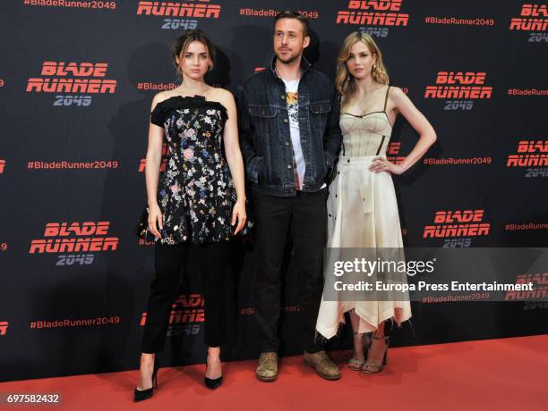 Ana de Armas, Ryan Gosling and Sylvia Hoeks attend 'Blade Runner 2049' photocall during at Arts Hotel on June 19, 2017 in Barcelona, Spain.