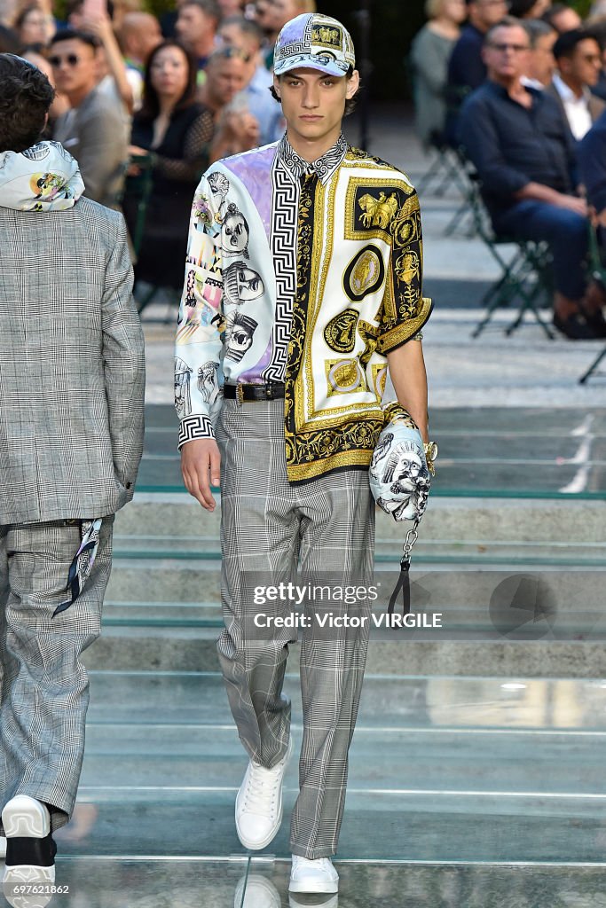 Versace - Runway - Milan Men's Fashion Week Spring/Summer 2018