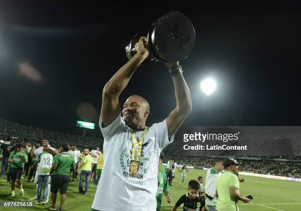 Alexis Henriquez of Nacional lifts the trophy to celebrate as champion of the Liga Aguila I 2017 after the Final second leg match between Atletico...