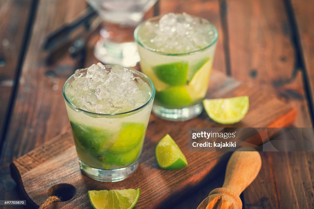 Doce e refrescante bebida Caipirinha Cocktail