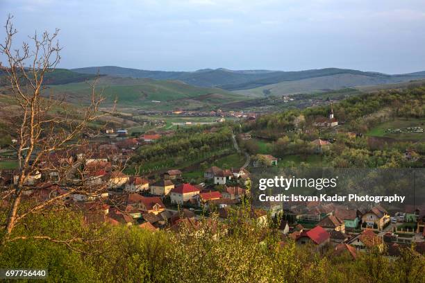 transylvanian village of szék (sic), romania - hungarian culture stock-fotos und bilder