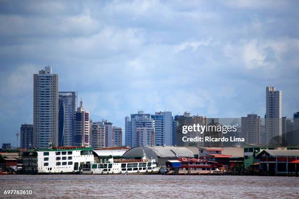 docks alongside belem edge - manaus stock pictures, royalty-free photos & images