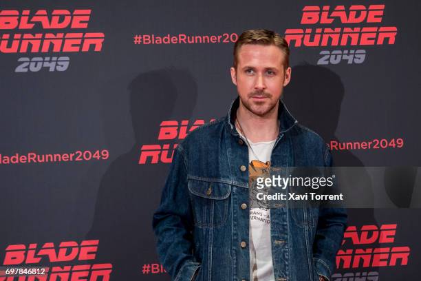 Ryan Gosling attends 'Blade Runner 2049' photocall at Arts Hotel on June 19, 2017 in Barcelona, Spain.