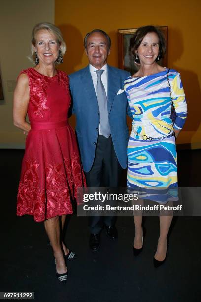 Count Serge de Ganay standing between his wife Countess Laure de Ganay and Dominique Arpels attend the "Societe ses Amis du Musee d'Orsay" : Dinner...