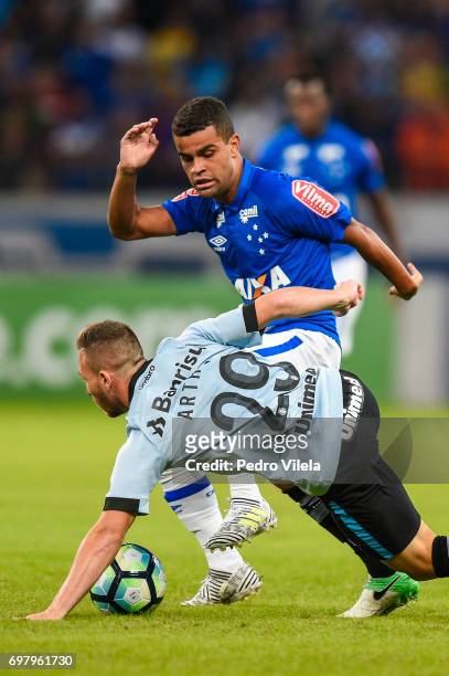 Alisson of Cruzeiro and Arthur of Gremio battle for the ball during a match between Cruzeiro and Gremio as part of Brasileirao Series A 2017 at...