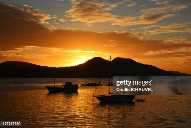 golden tones sunset coron philippines - rib of the boat stock pictures, royalty-free photos & images