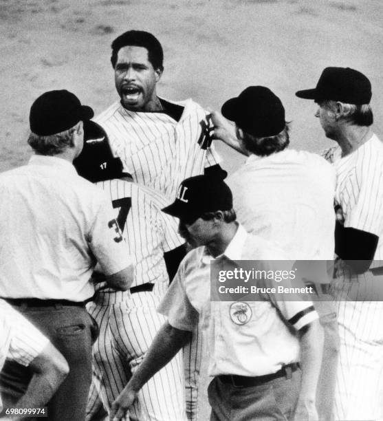 Dave Winfield of the New York Yankees yells at umpire Jim Evans after being called out to end the game against the Seattle Mariners on July 22, 1982...