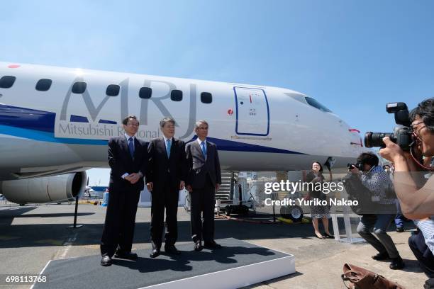 Hisakazu Mizutani , Mitsubishi Aircraft Corporation's president, Shunichi Miyanaga , Mitsubishi Heavy Industries' President and Chief Executive...